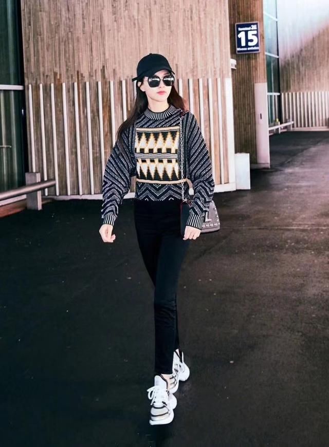 巴黎时装周走秀的LV老爹鞋,杨幂和anglebaby都