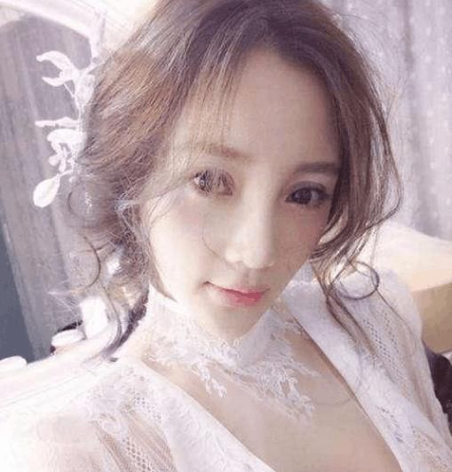 李小璐穿裙子现场表演骑马?网友:夺人眼球