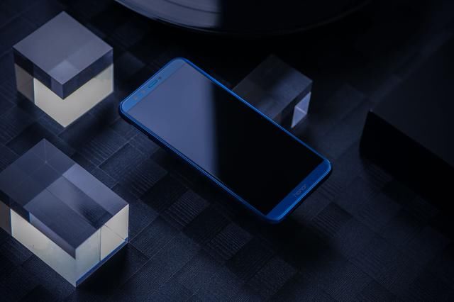 2018年换机首选,全屏四摄手机荣耀9青春版深