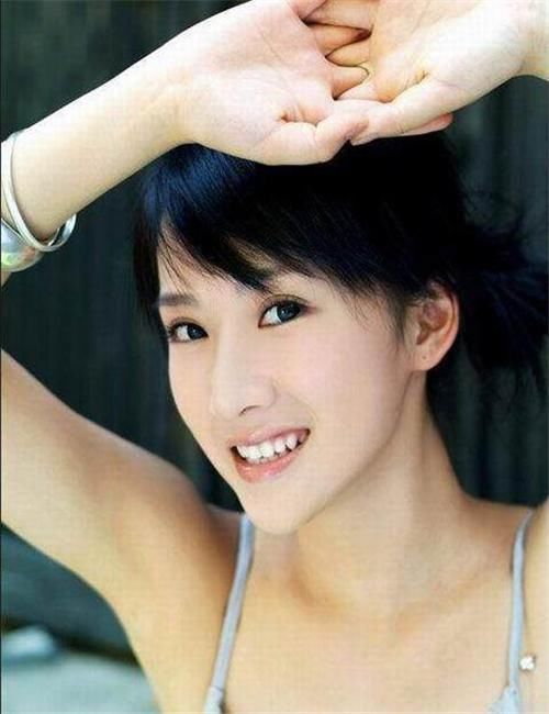 虽然陈格是著名演员陈道明的女儿,但是她从来没有依靠父亲的名气来为