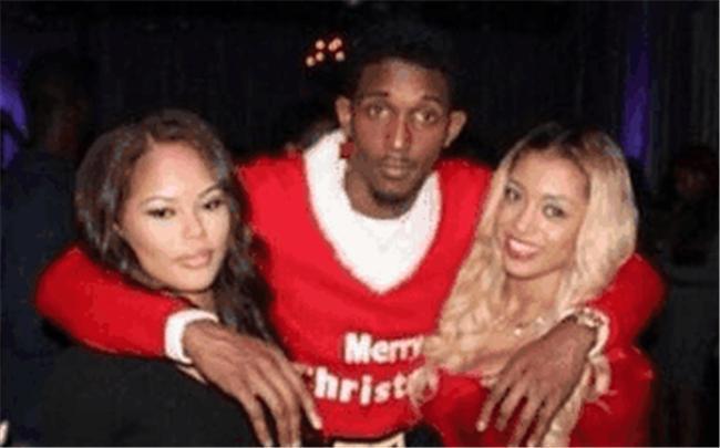 他是NBA历史上唯一有两个老婆的球员 这一点就算是詹姆斯也得服输