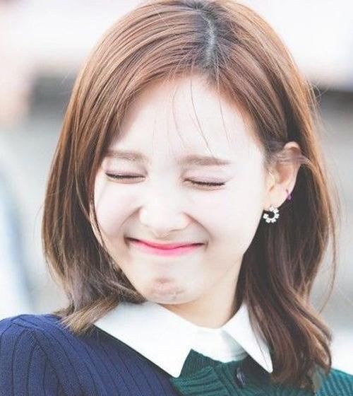 齐肩LOB发型,发尾带点卷时髦洋气更有魅力