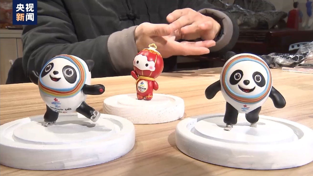 面塑传承人手捏“冰墩墩” 献礼冬奥会 面塑传承人手捏“冰墩墩” 献礼冬奥会