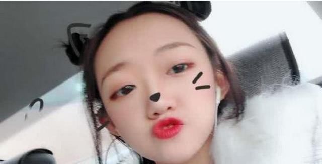 看完代古拉和裴佳欣丸子头,网友:小不点和蔡萝