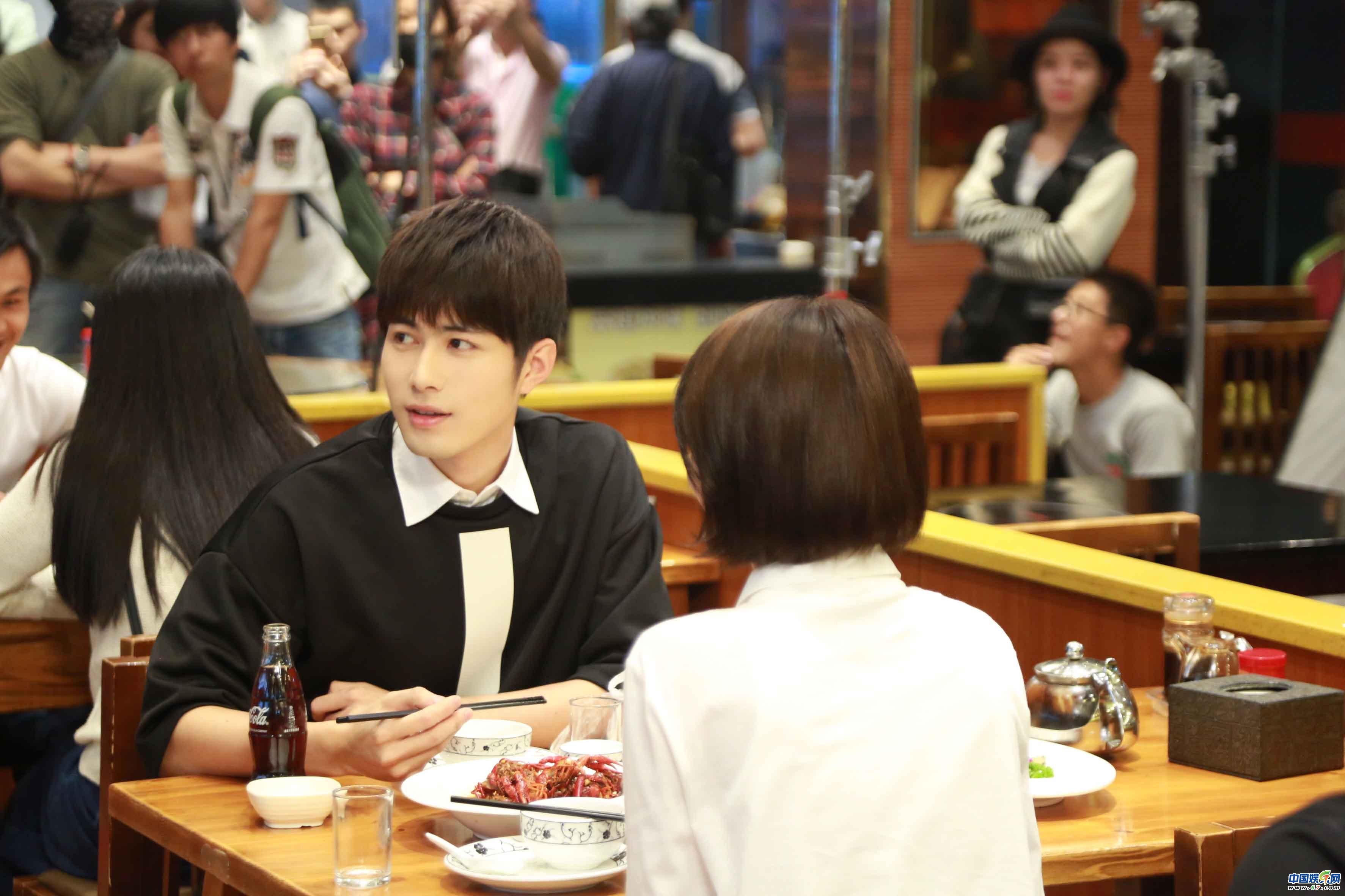 《夏至未至》傅小司立夏正式恋爱 陈学冬偷学套路闹笑话