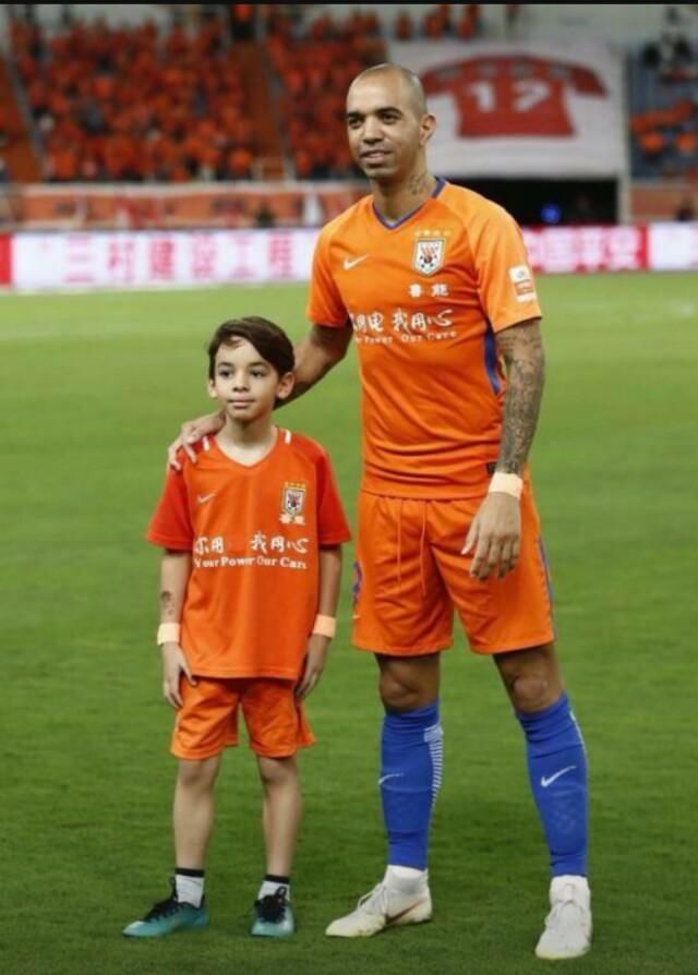 今日直播:国家德比 山东鲁能VS广州恒大 一人