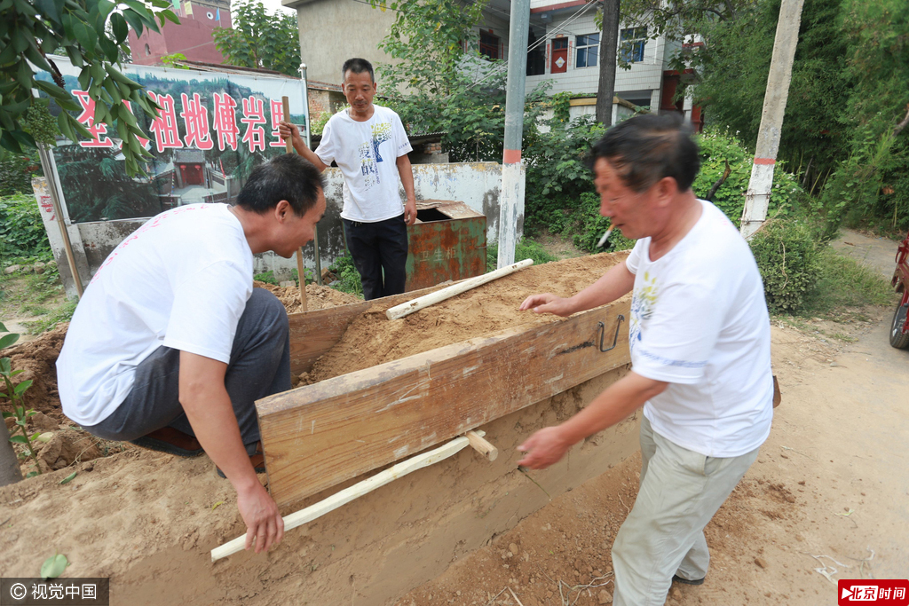 今年，为了抢救发掘历史文化遗产，不让祖先传下的技艺失传，荥阳市石洞沟村一些老人们计划恢复“版筑术”，让更多的游客了解“版筑术”的历史和建造技艺，并将这项技艺申报非遗。