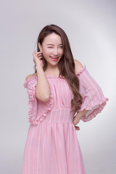 接着再说周五的美女主播,同样是yy实力主播,同样多才多艺,甚至被称为