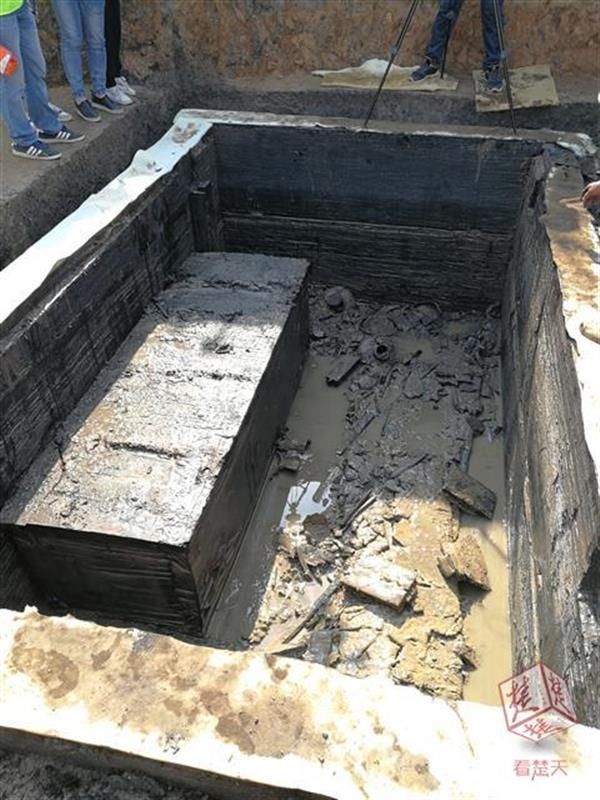 荆州惊现西汉古墓,考古发掘现场目睹千年秘密