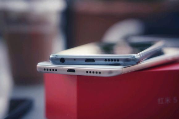 红米5 Plus开箱上手:始于红米,忠于红米?对比荣耀9青春版