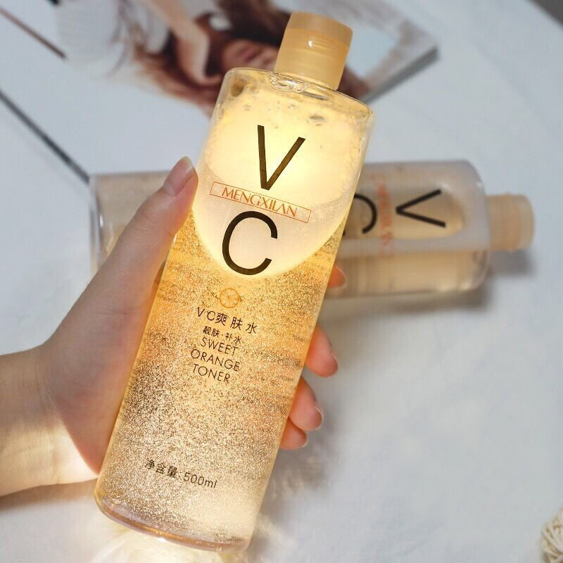 女人毛孔粗大很粗糙,用蛋清和小颗粒混合敷脸