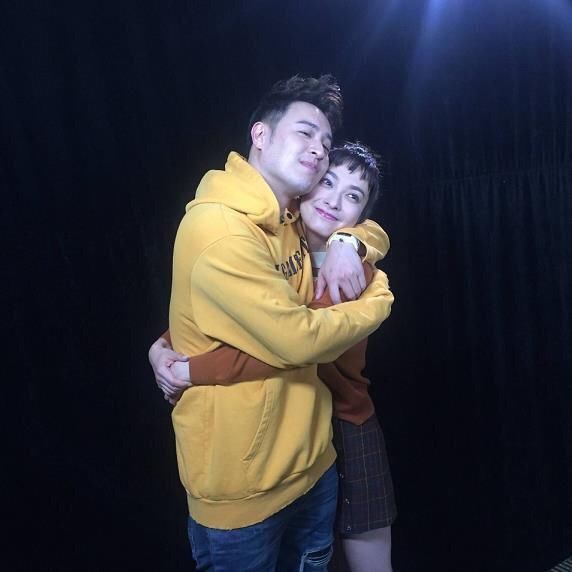 潘玮柏送吴昕项链,吴昕各种场合佩戴,原来项链