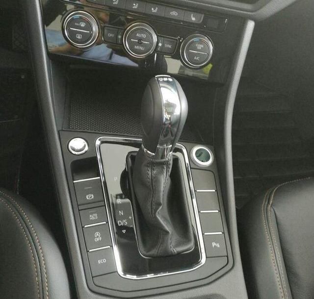 朗逸PLUS好还是新宝来好?打开车门看中控!网