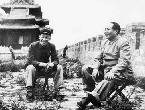 毛主席生前不进故宫,死后不葬 入八宝山,真实原