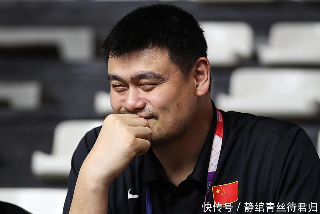 国足效仿姚明!4位名帅的工资出现变化,里皮续