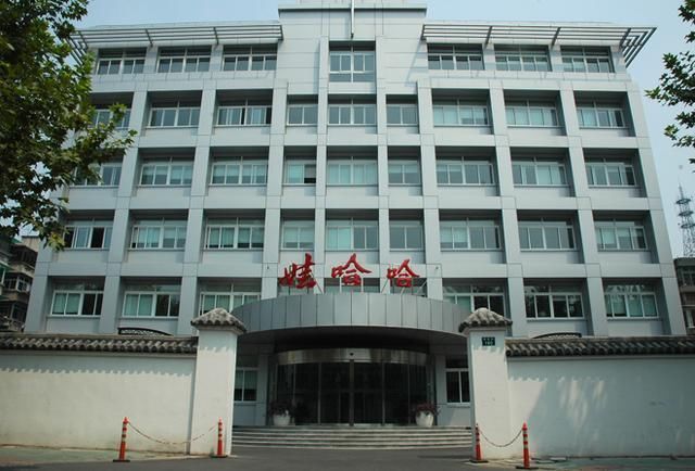 哈哈的中年危机:连续4年销量下滑,为了上市清