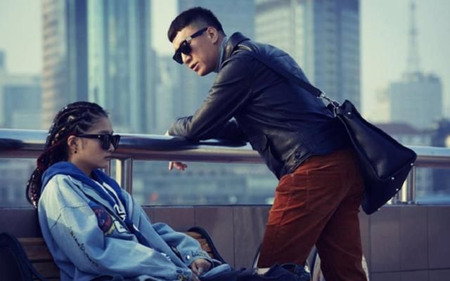 31岁杨幂和20岁关晓彤,同扎脏辫亮相,网友:大1