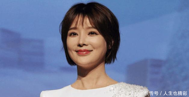 央视女主播胡蝶近照, 比同事李红还美, 嫁导演陆