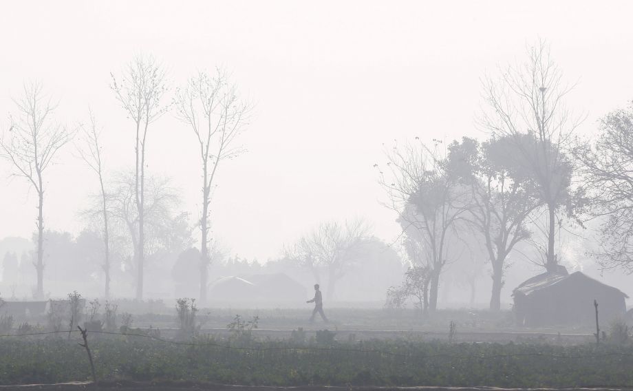 印度雷雨沙尘暴缘何造成百余人伤亡 多数因房