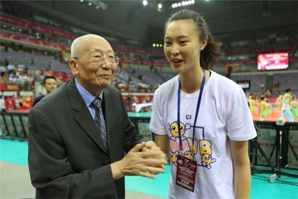 应新职务猜测,或成无奈宣言,魏纪中扁平管理已