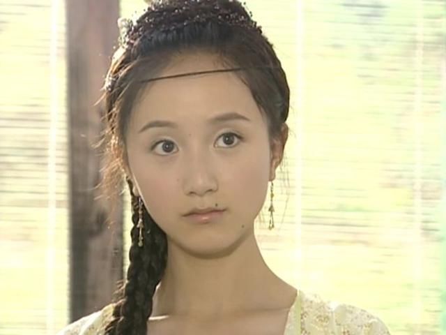 脸上有痣不丑反而更惊艳,杨丞琳右脸,梦露左脸