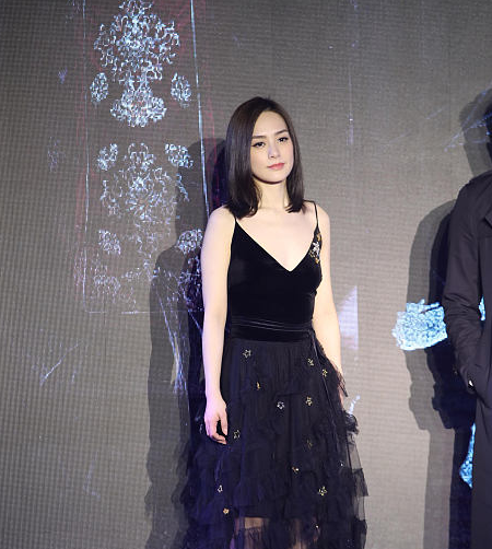 阿娇现身新片发布会 黑裙秀深V冷艳高贵 阿娇现身新片发布会 黑裙秀深V冷艳高贵