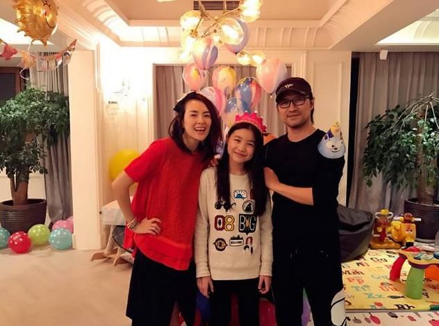 小苹果开直播才发现原来这么美,谁说汪峰基因