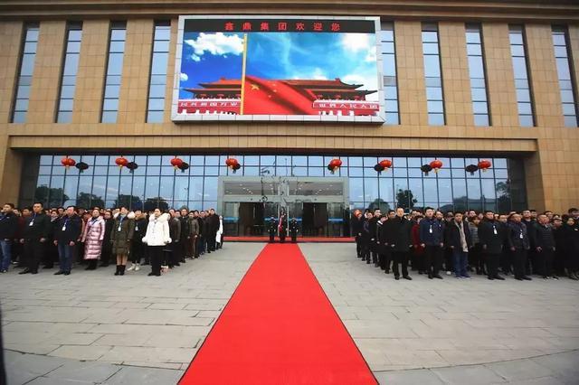 湖北宜昌鑫鼎集团开工大吉,第一课升国旗奏国