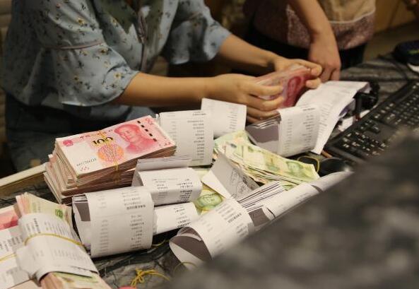 们当时的处理方式,只要大家都安全,商场和商家都不在意是否回来结账