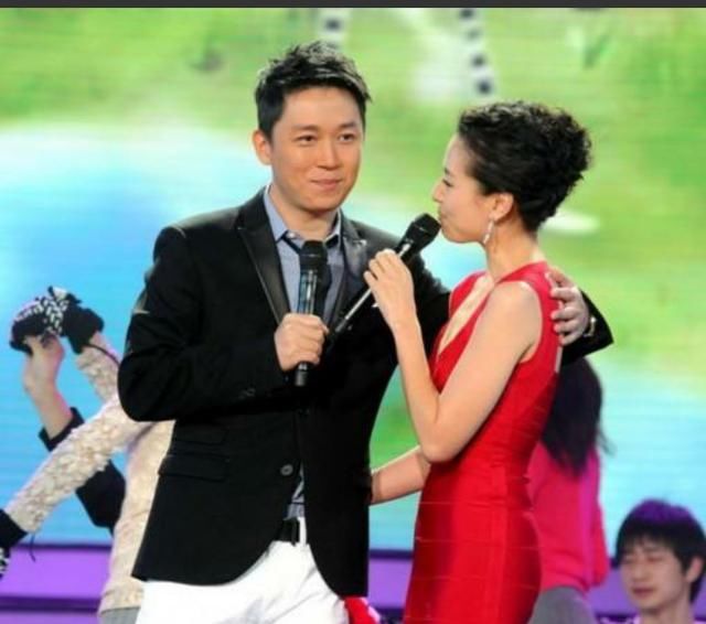 董洁潘粤明离婚后首次同台,感慨物是人非,一个