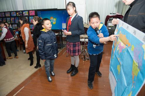 燕柳小学7岁娃能说出世界任一国家的国旗和首