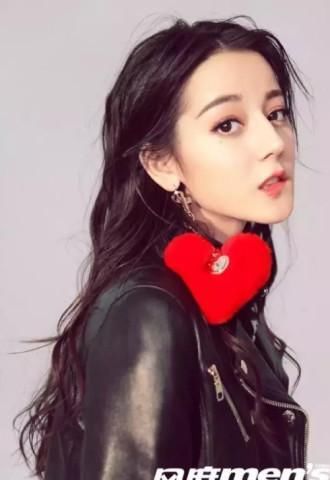 迪丽热巴关晓彤登上开年杂志封面颜值差距大