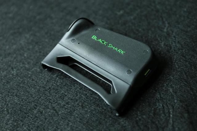 玩游戏 吃鸡用哪款手机比较好?黑鲨游戏手机