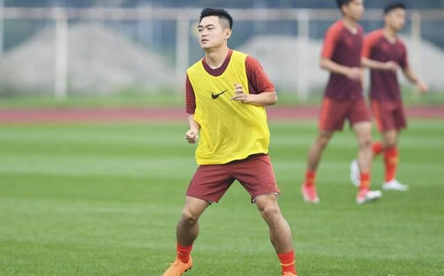 国足战胜缅甸队 还是以1-0的比分 真是让人眼前