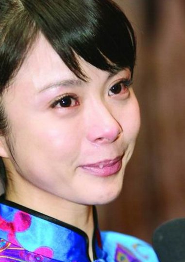 分手后情难自禁当众痛哭的七大女星