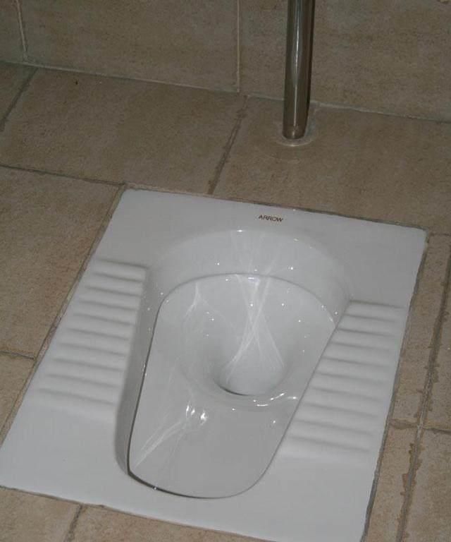 卫生间装马桶还是蹲便器?要视情况而定,别盲目