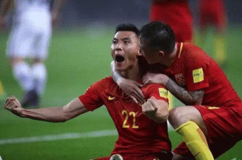 中国男足前锋于大宝和跳水女王陈若琳恋情曝光