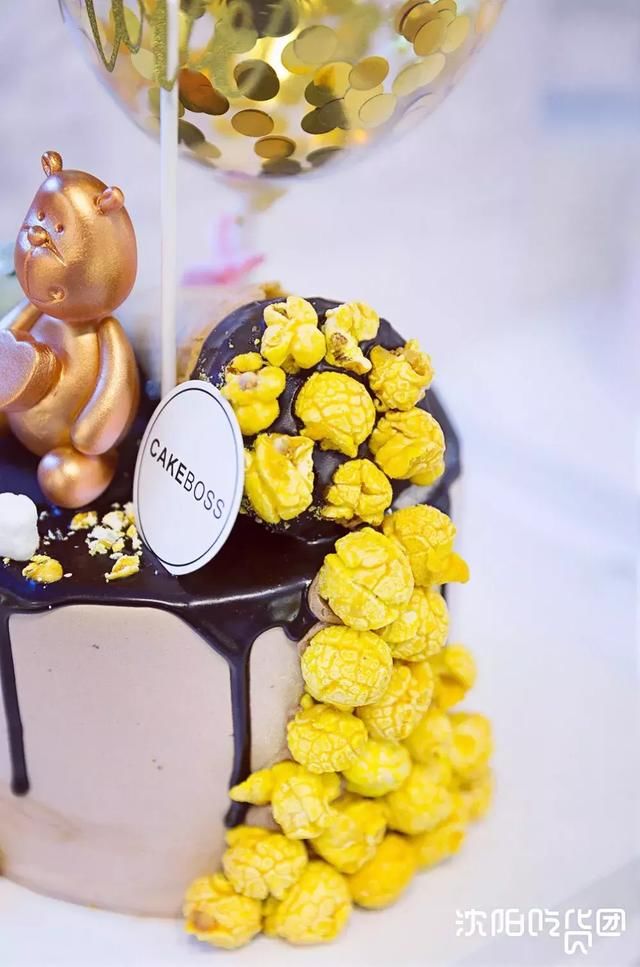 网红蛋糕沈阳第一家!吃之前要戳爆它,朋友聚会