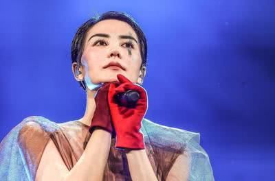 王菲芒果台综艺首秀出场费上亿 网友:跟某小鲜