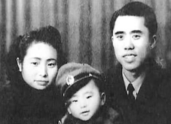 江姐儿子定居美国,说到为何不回国,说了五个字