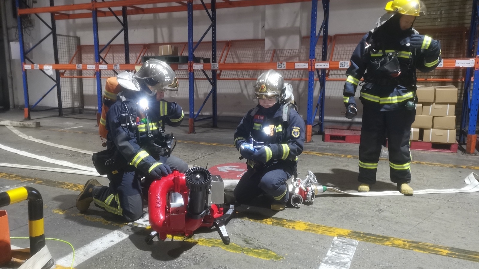 经开区消防救援支队开展大跨度大空间建筑实战演练