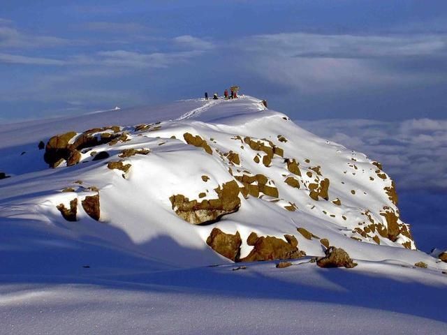 非洲的赤道雪峰图片