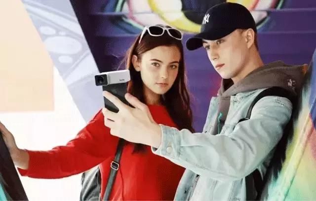 火爆抖音的拍摄神器,手机插上秒变全景相机,比