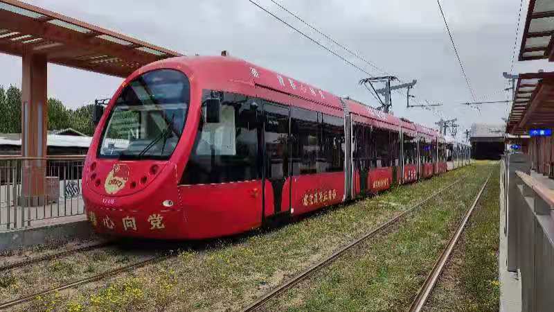 “五一”假期过半 西郊线累计运送乘客近13万人次 “五一”假期过半 西郊线累计运送乘客近13万人次