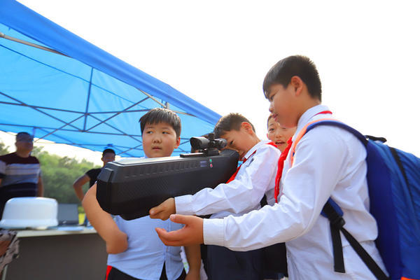 “智慧线”系统、特种救援装备 河南省人防办的公众开放日科技感十足