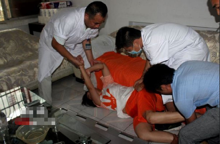 28岁女子半夜晕倒,身体发虚,男医生:何必如此糟