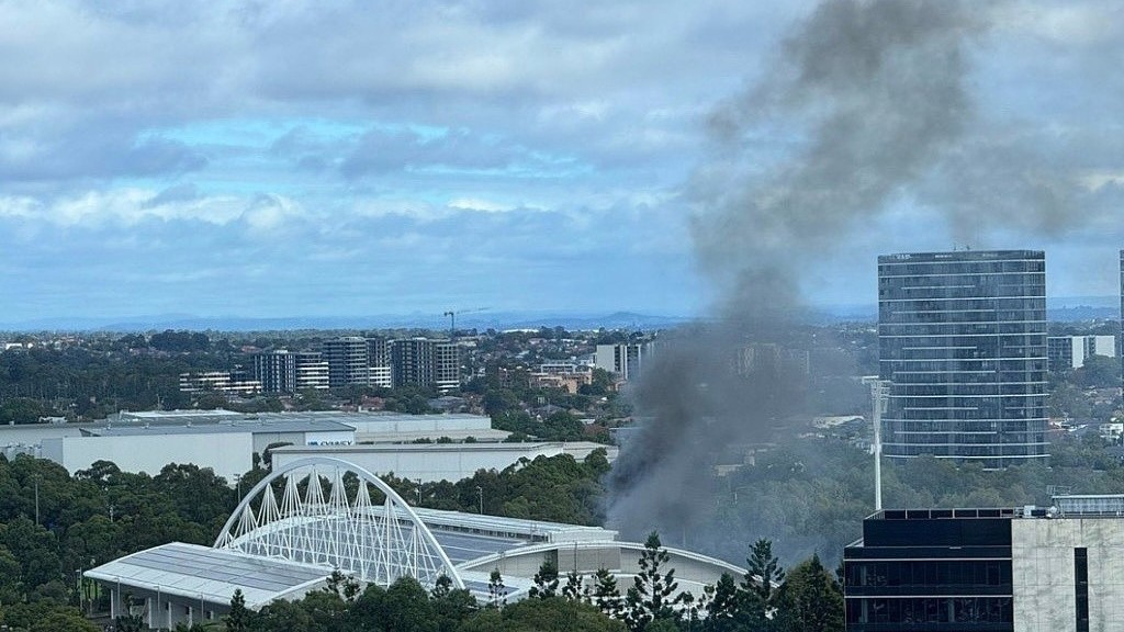 澳大利亚悉尼一水上运动中心发生火灾 暂无人员伤亡报告