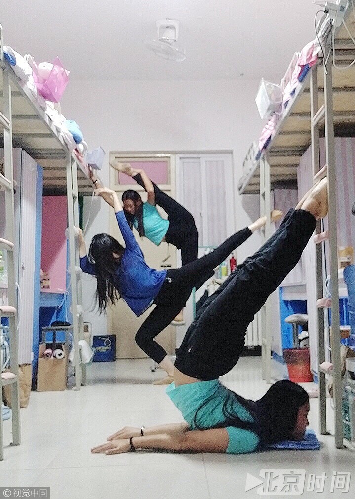 > 全上海二手硬盘回收                         大学宿舍合照新姿势