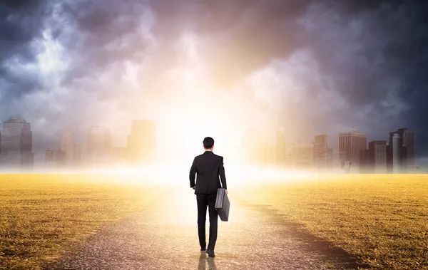 毕业后进入社会工作;学历提升有什么意义?