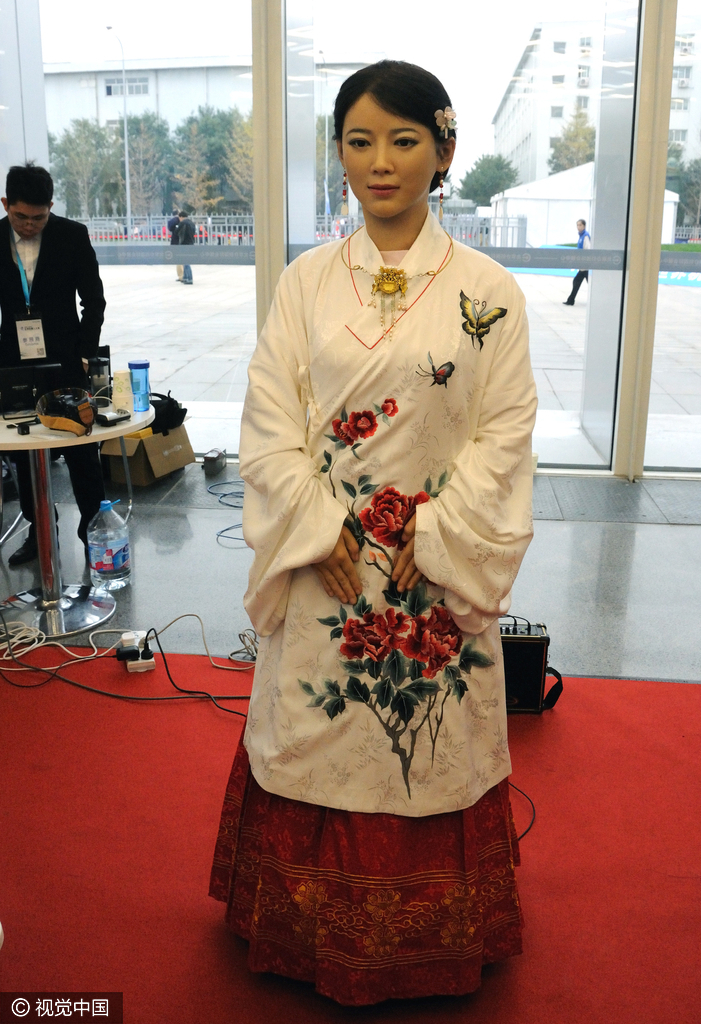 图为机器人“佳佳”。